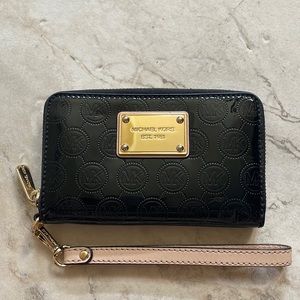 Micheal Kors wristlet